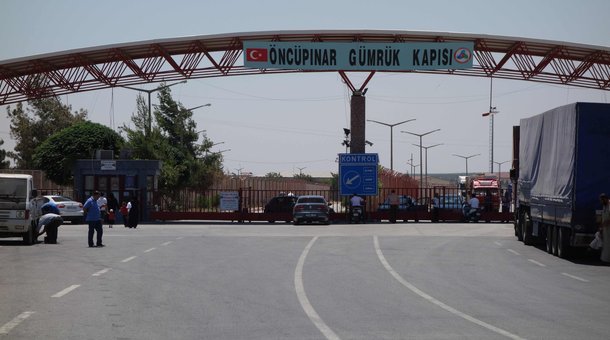 The border crossing near Kilis. Officially, Turkey’s borders are open to all Syrians. But both NGOs and refugees accuse Turkey of limiting entry. And even the Turkish government acknowledges there are tens of thousands of people living in camps on the Syrian side of the border. Image by Hugh Eakin. Turkey, 2013. Media file: roth_turkey_2.jpg