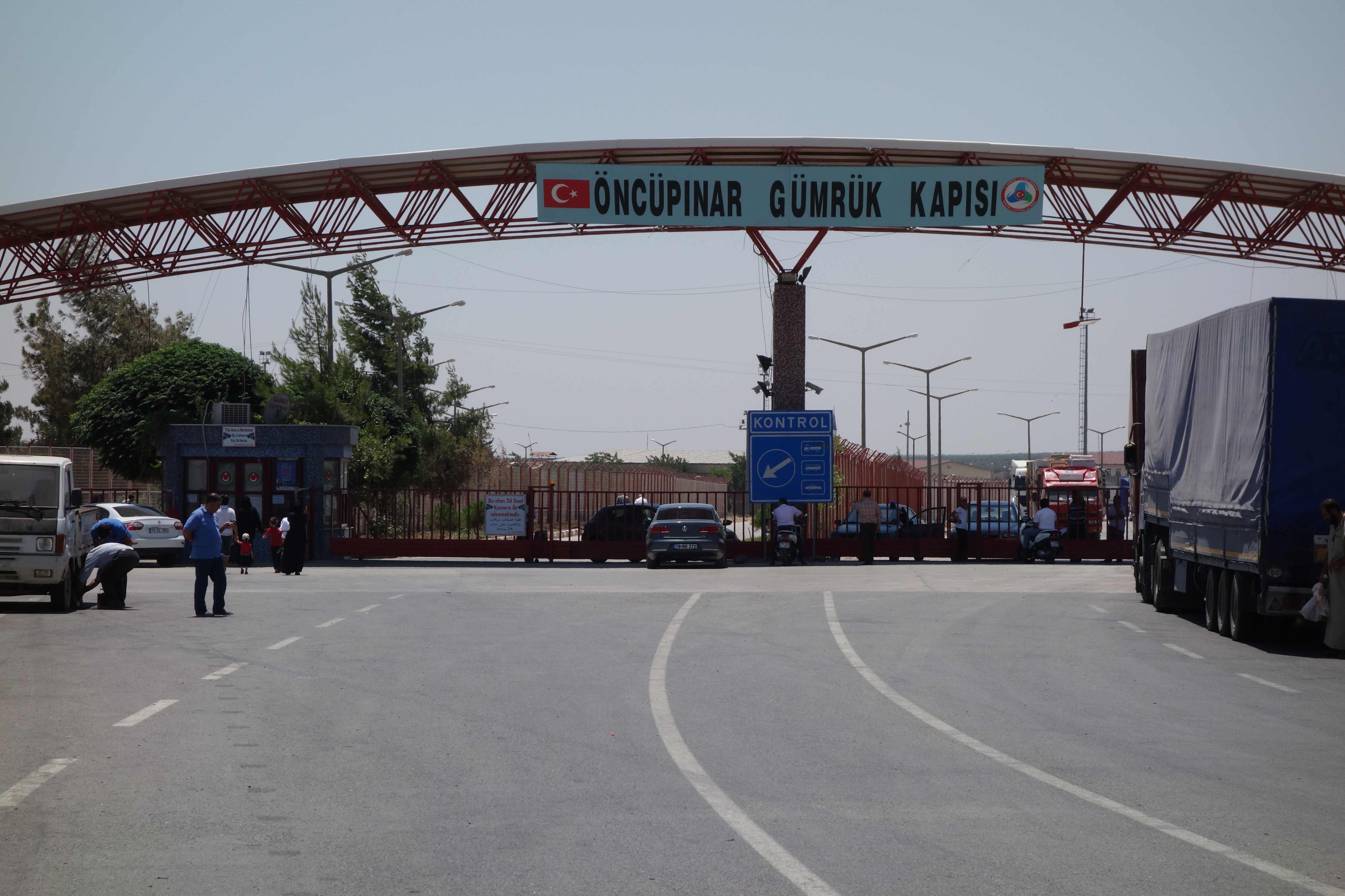 The border crossing near Kilis. Officially, Turkey’s borders are open to all Syrians. But both NGOs and refugees accuse Turkey of limiting entry. And even the Turkish government acknowledges there are tens of thousands of people living in camps on the Syrian side of the border. Image by Hugh Eakin. Turkey, 2013. Media file: roth_turkey_2_0.jpg