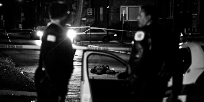 Police in West Englewood. The past year was one of the most violent in the history of Chicago. Image by Carlos Ortiz. United States, 2013. Media file: polizei-chicago.jpg
