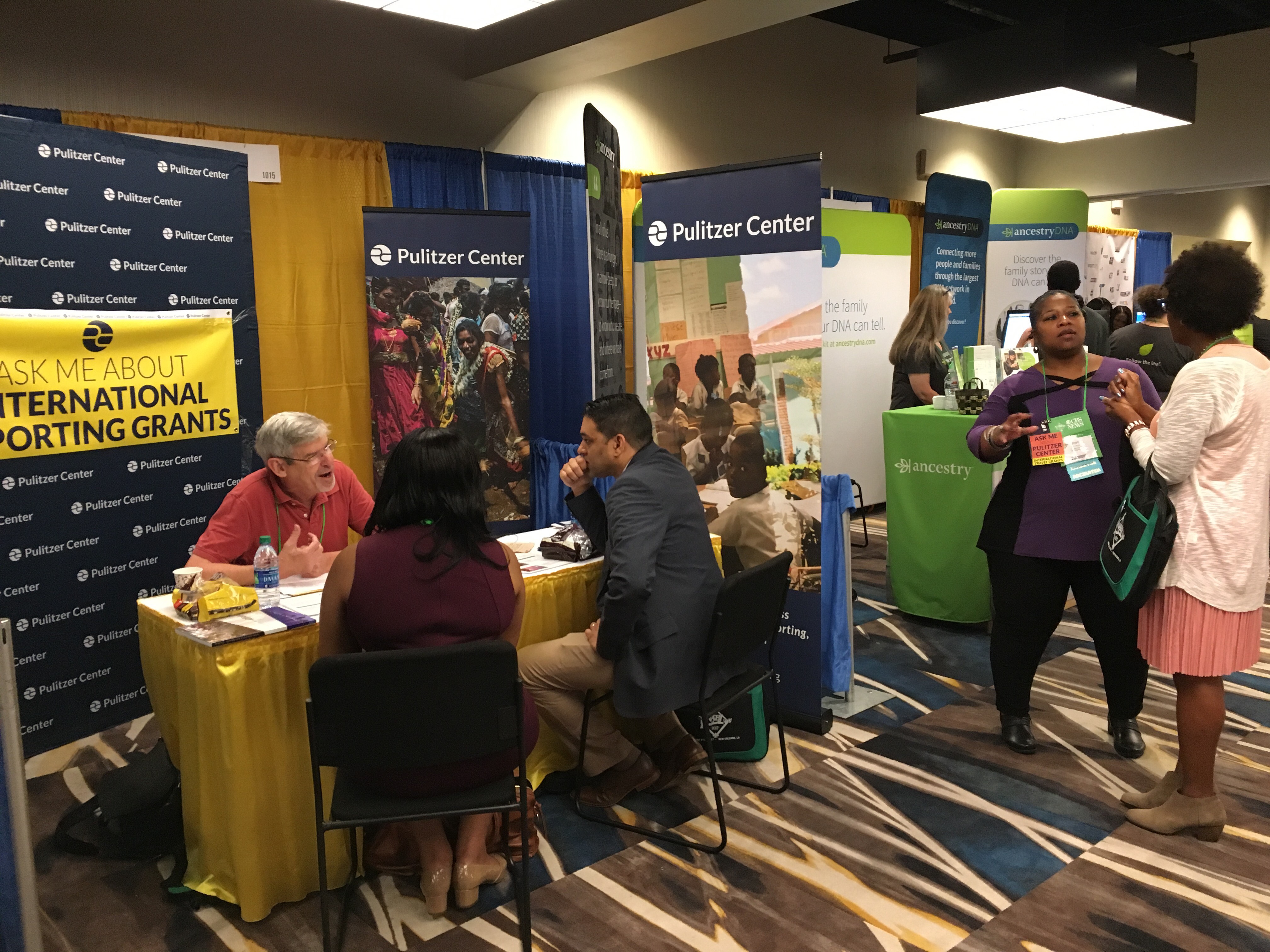 Pulitzer Center Senior Editor Tom Hundley is taking on-site pitch at the NABJ 2017. Image by Jin Ding. New Orleans, 2017. Media file: img_0302.jpg
