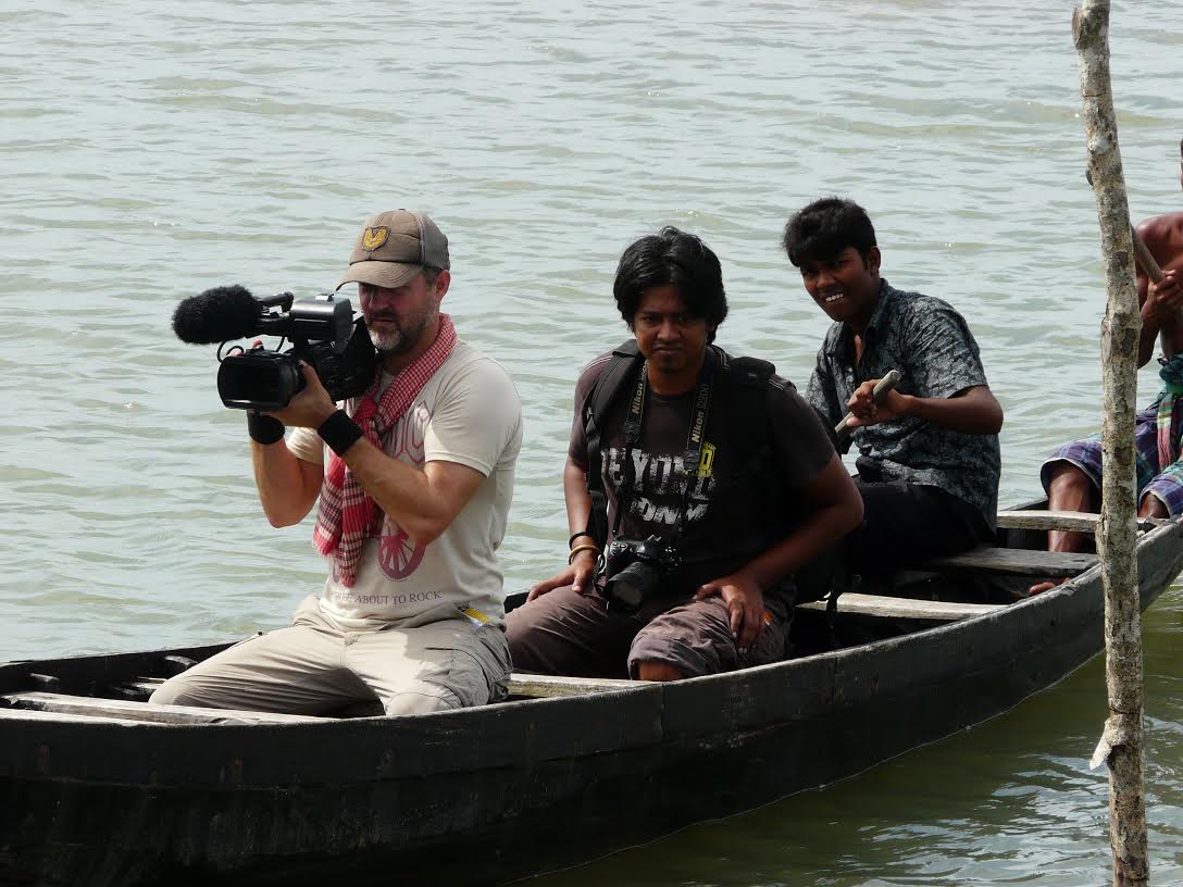 Pulitzer Center Senior Producer Stephen Sapienza with his fixer, Murad Fateheen (center). Bangladesh, 2009. Media file: sapienza-fixer-murad-fateheen.jpg