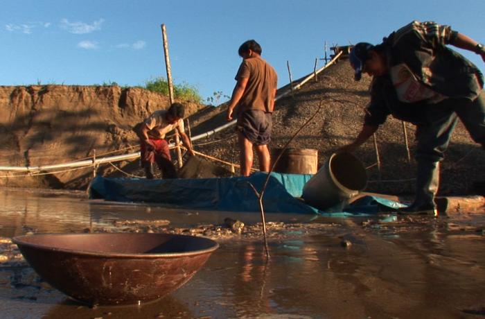Peru's gold rush: wealth and woes. Image by Steve Sapienza. Peru, 2011. Media file: miners_of_madre_de_dios_region_9903_11573.jpg