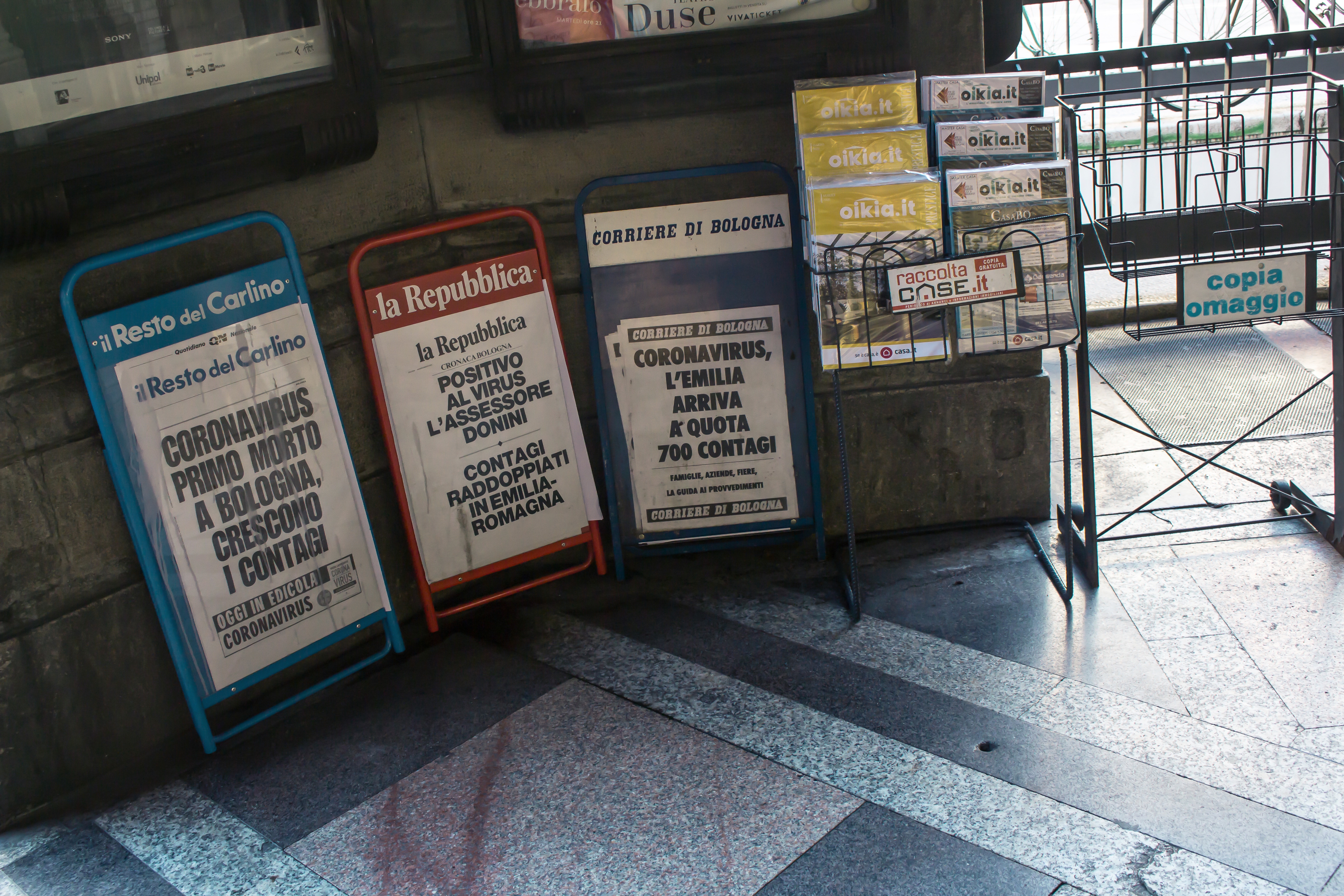 Newsstands in Bologna, Italy show headlines referring to the COVID-19 pandemic. Image by Angela M. Benivegna. Italy, 2020. Newsstands in Bologna, Italy show headlines referring to the COVID-19 pandemic. Image by Angela M. Benivegna. Italy, 2020.