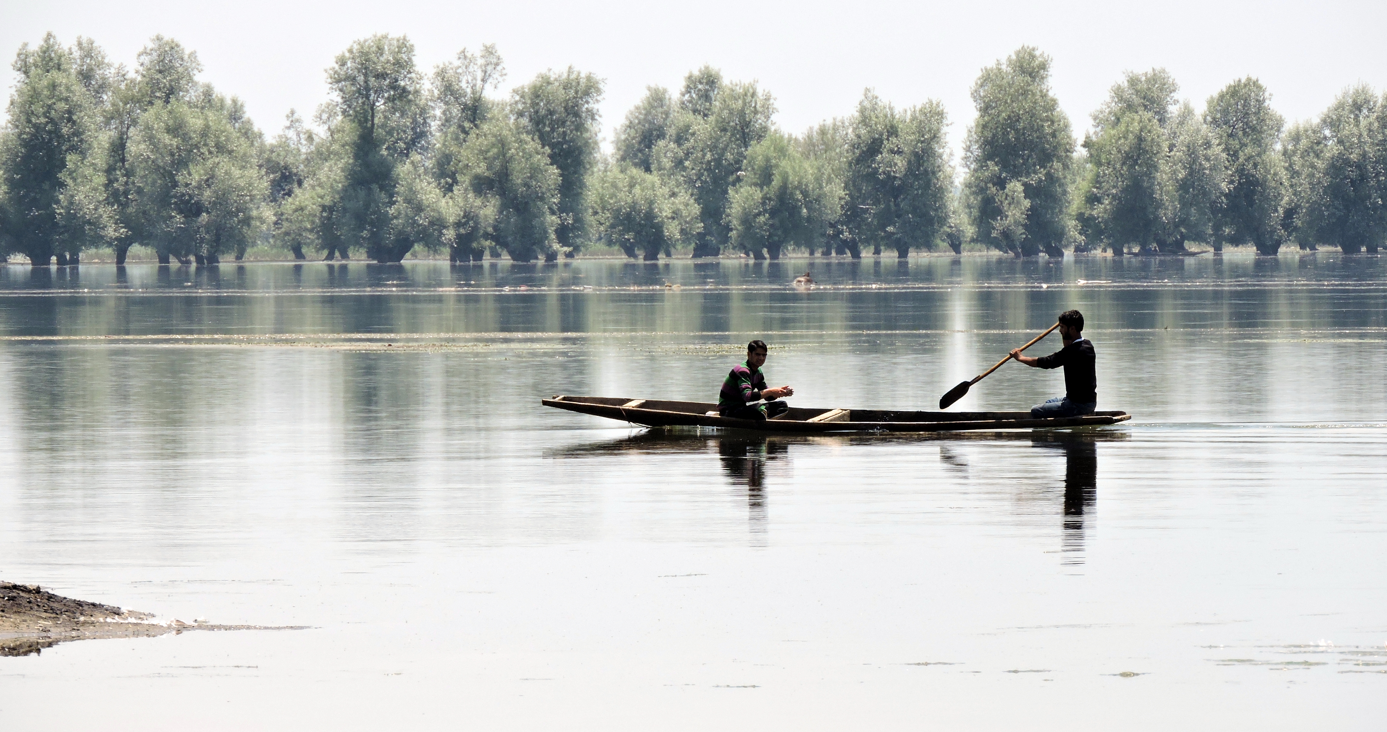 Image by Reana Thomas. Kashmir, 2014. Media file: wular_lake_june_25th_35.jpg