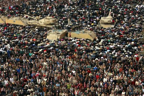 The world's population is expected to grow to 9.6 billion by 2050. Image by Rick Loomis/Los Angeles Times. Egypt, 2011. Media file: beyond7billion.jpg