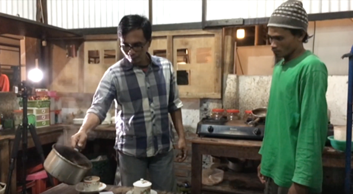 Muhammad In’am Amin’s brother was a suicide bomber. Wildan blew himself up in Iraq in 2007. He was only 19. Amin has always regretted not being able to save him. But after the loss, Amin now hopes to sway others in Indonesia from the path of violent extremism. He’s now teaching former militants to make coffee instead of bombs. Image by Ana P. Santos. Indonesia, 2019. Muhammad In’am Amin’s brother was a suicide bomber. Wildan blew himself up in Iraq in 2007. He was only 19. Amin has always regretted not being able to save him. But after the loss, Amin now hopes to sway others in Indonesia from the path of violent extremism. He’s now teaching former militants to make coffee instead of bombs. Image by Ana P. Santos. Indonesia, 2019.