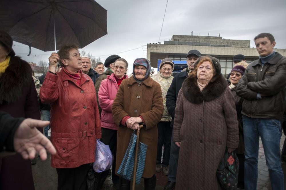 Residents of Simferopol. Image by Boryana Katsarova. Ukraine, 2014. Media file: 03_0.jpg