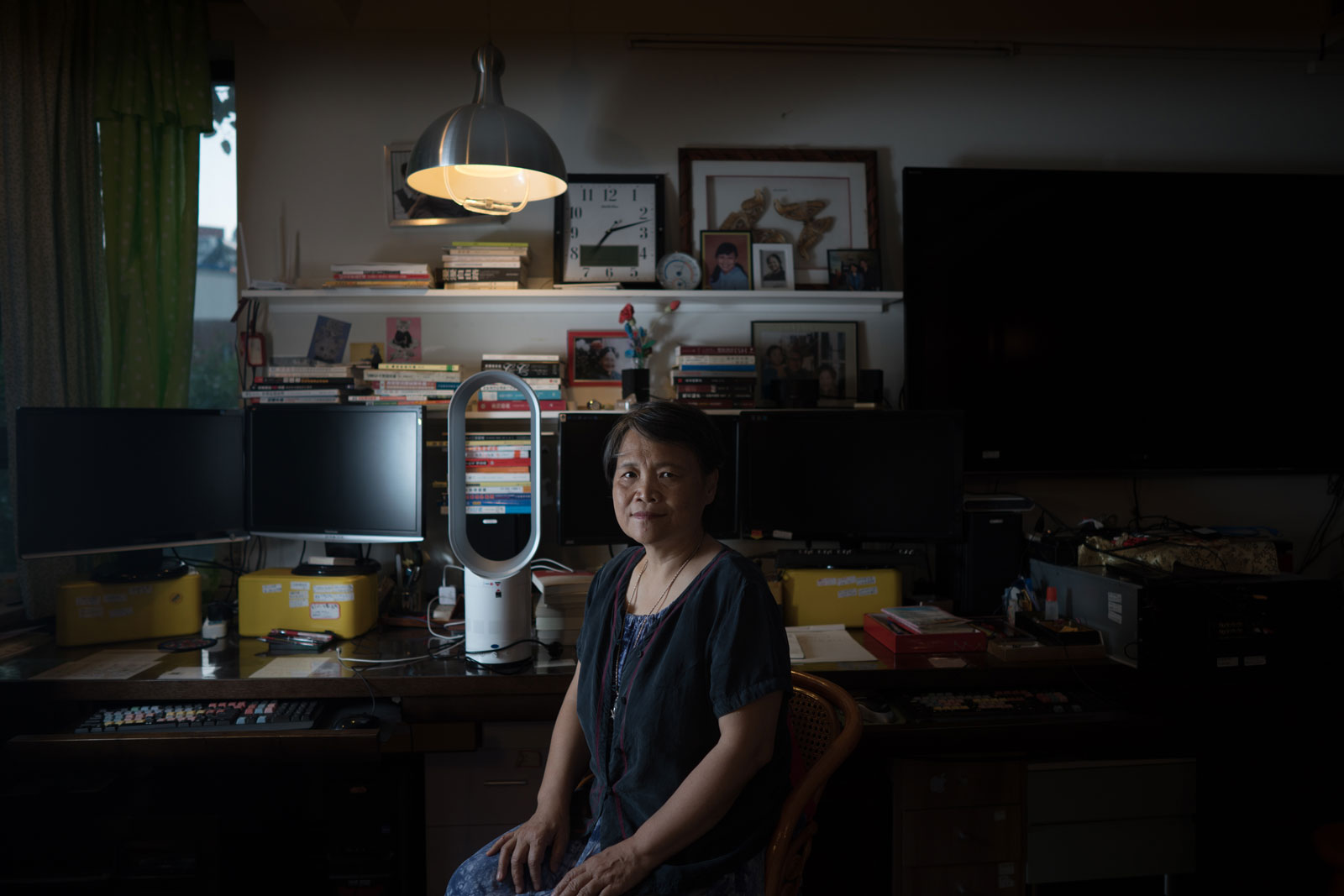 Ai Xiaoming poses for a portrait. Image by Sim Chi Yin. China, 2016. Ai Xiaoming poses for a portrait. Image by Sim Chi Yin. China, 2016.