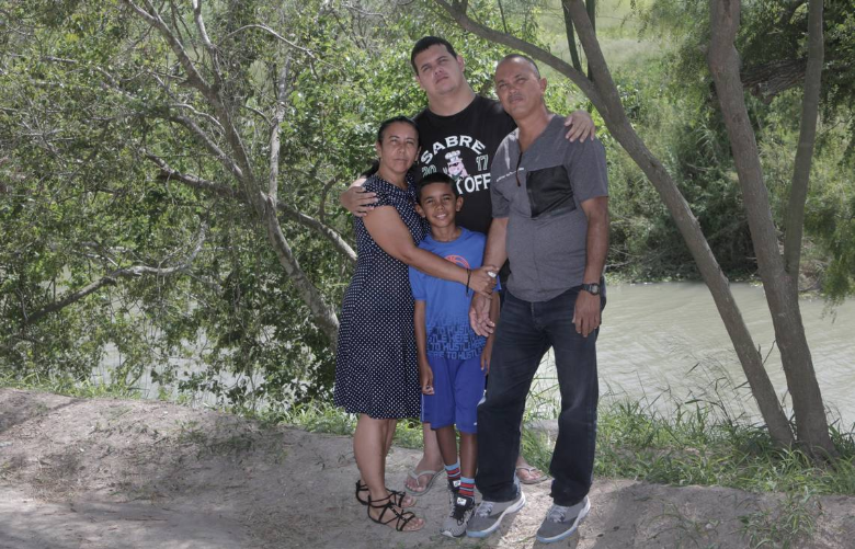 Clockwise from left to right: Mairen Barbara Almora, Abel Aguilar Almora (21 years old), Abel Aguilar Columbie, Sergio Almora (9 years old), pose for a photo by the Rio Grande on the Mexican side of the border. Image by Jose A. Iglesias. Mexico, 2019. Clockwise from left to right: Mairen Barbara Almora, Abel Aguilar Almora (21 years old), Abel Aguilar Columbie, Sergio Almora (9 years old), pose for a photo by the Rio Grande on the Mexican side of the border. Image by Jose A. Iglesias. Mexico, 2019.