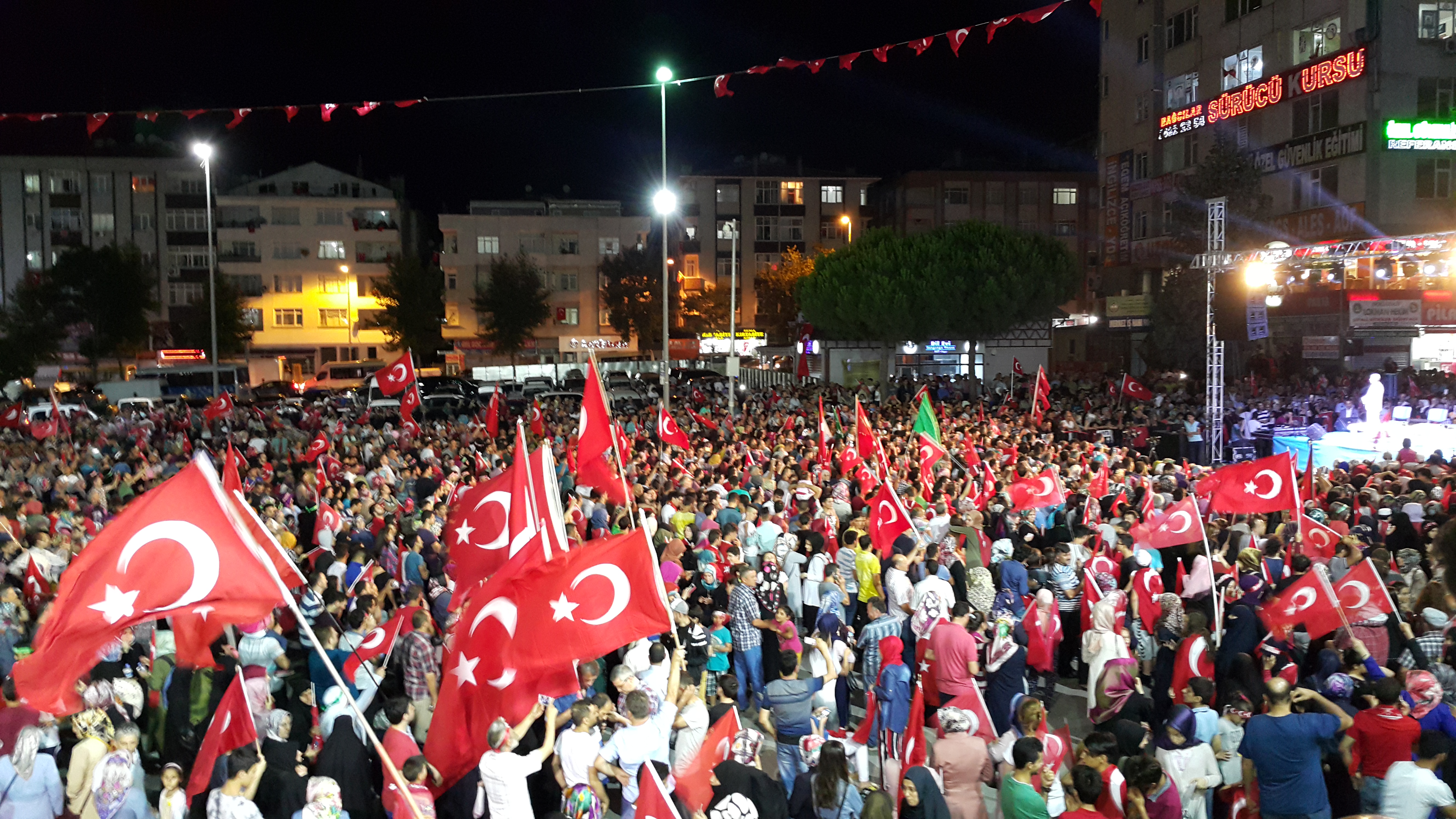 Anti-coup protestors in Istanbul. Image courtesy of Maurice Flesier via Wikimedia Commons. Turkey, July, 2016. Anti-coup protestors in Istanbul. Image courtesy of Maurice Flesier via Wikimedia Commons. Turkey, July, 2016.