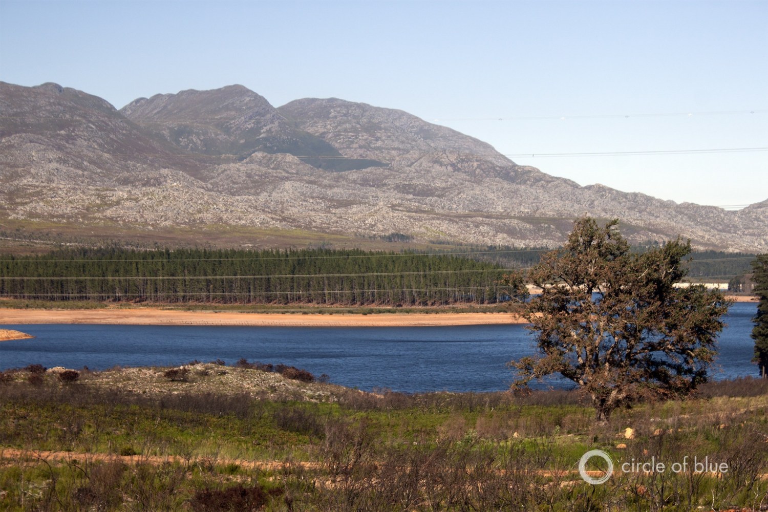 Steenbras Dam, east of Cape Town, is the site of exploratory groundwater drilling. Image by Brett Walton/Circle of Blue. South Africa, 2018. Steenbras Dam, east of Cape Town, is the site of exploratory groundwater drilling. Image by Brett Walton/Circle of Blue. South Africa, 2018.
