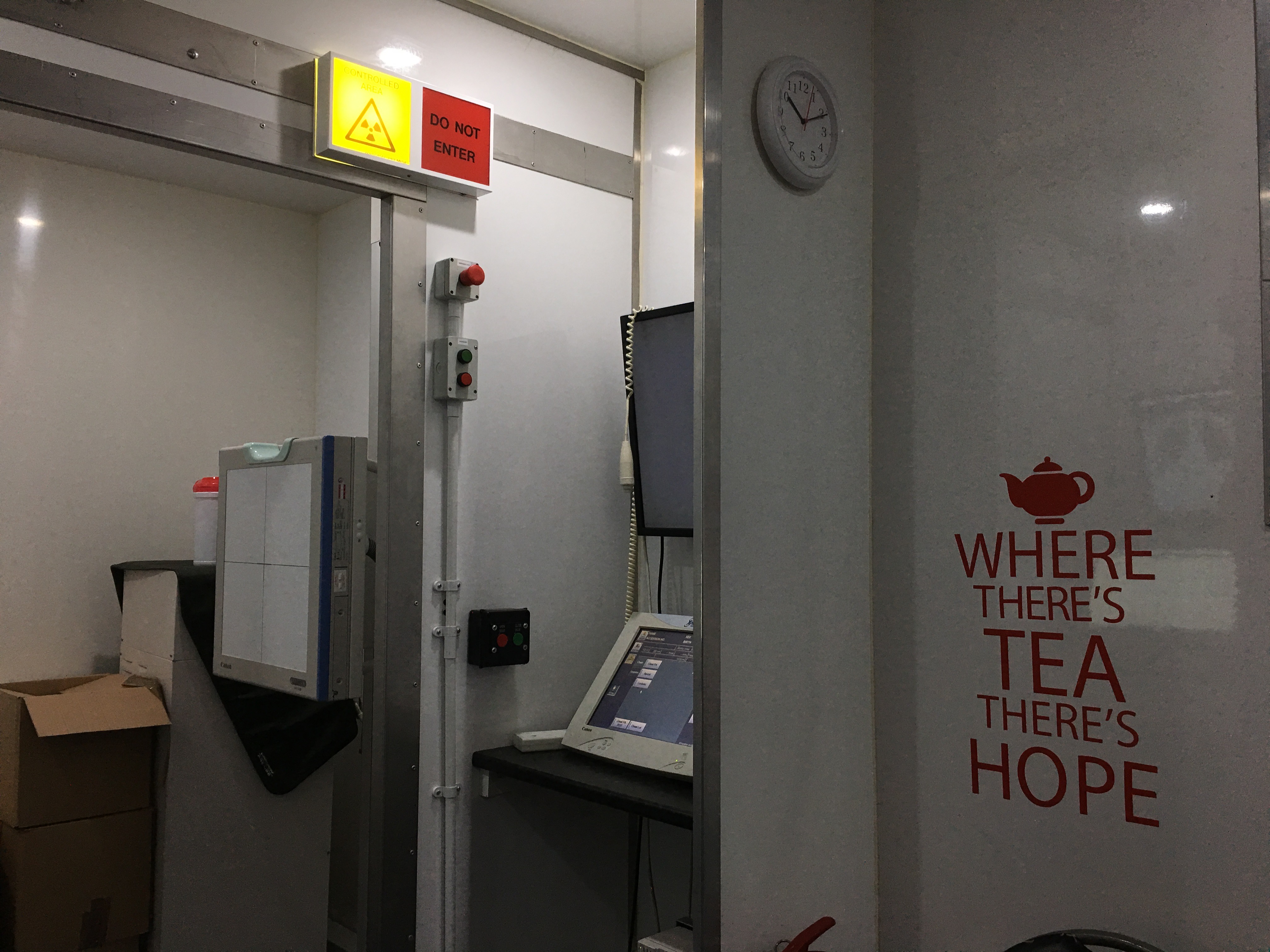 Inside the Find and Treat TB van, with the machine that x-rays patients and the computer that allows radiographers to instantly analyze scans. Image by Caitlin Bawn. England, 2017. Inside the Find and Treat TB van, with the machine that x-rays patients and the computer that allows radiographers to instantly analyze scans. Image by Caitlin Bawn. England, 2017.