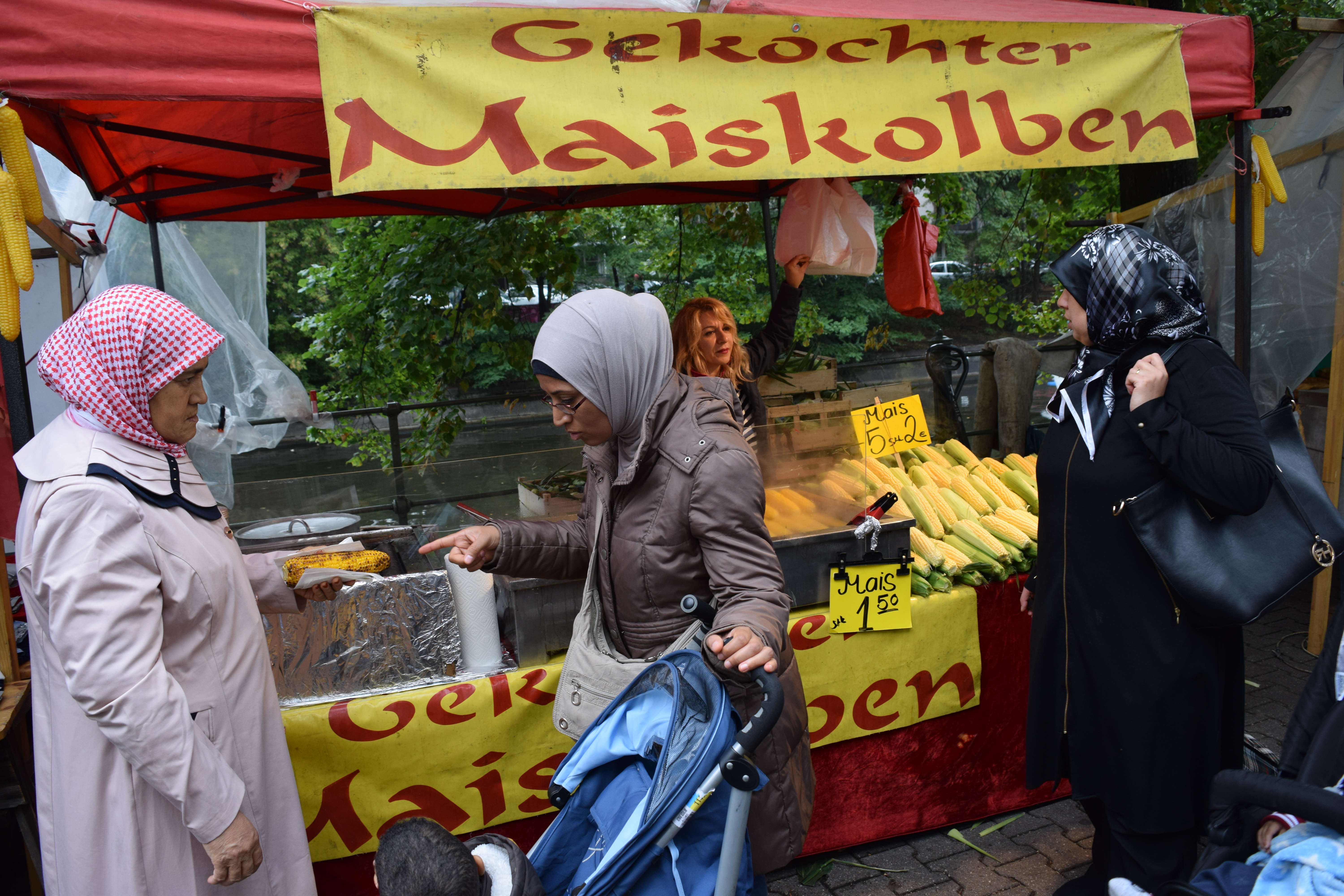Women shop for produce at Maybachufer, a Turkish market in the borough of Neukölln. Image by Austin Davis. Turkey, 2015. Media file: dsc_0372.jpg