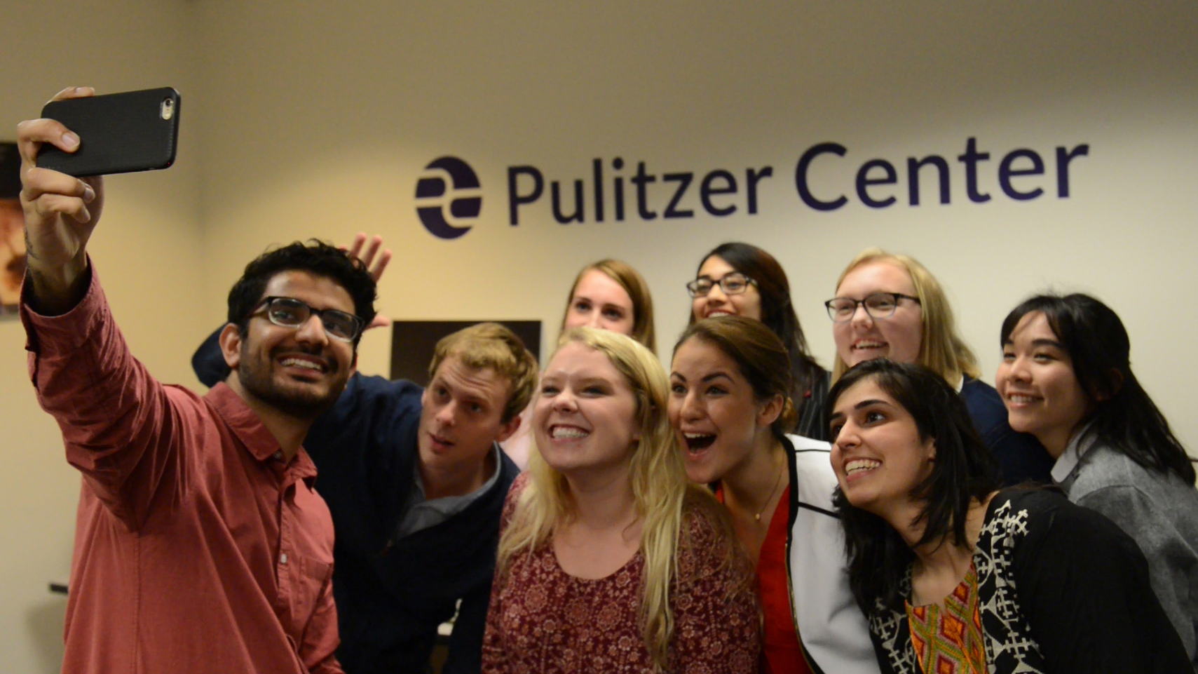 Student fellows take a photograph during the 2016 Washington Weekend. Image by Jordan Roth. United States, 2016. Student fellows take a photograph during the 2016 Washington Weekend. Image by Jordan Roth. United States, 2016.