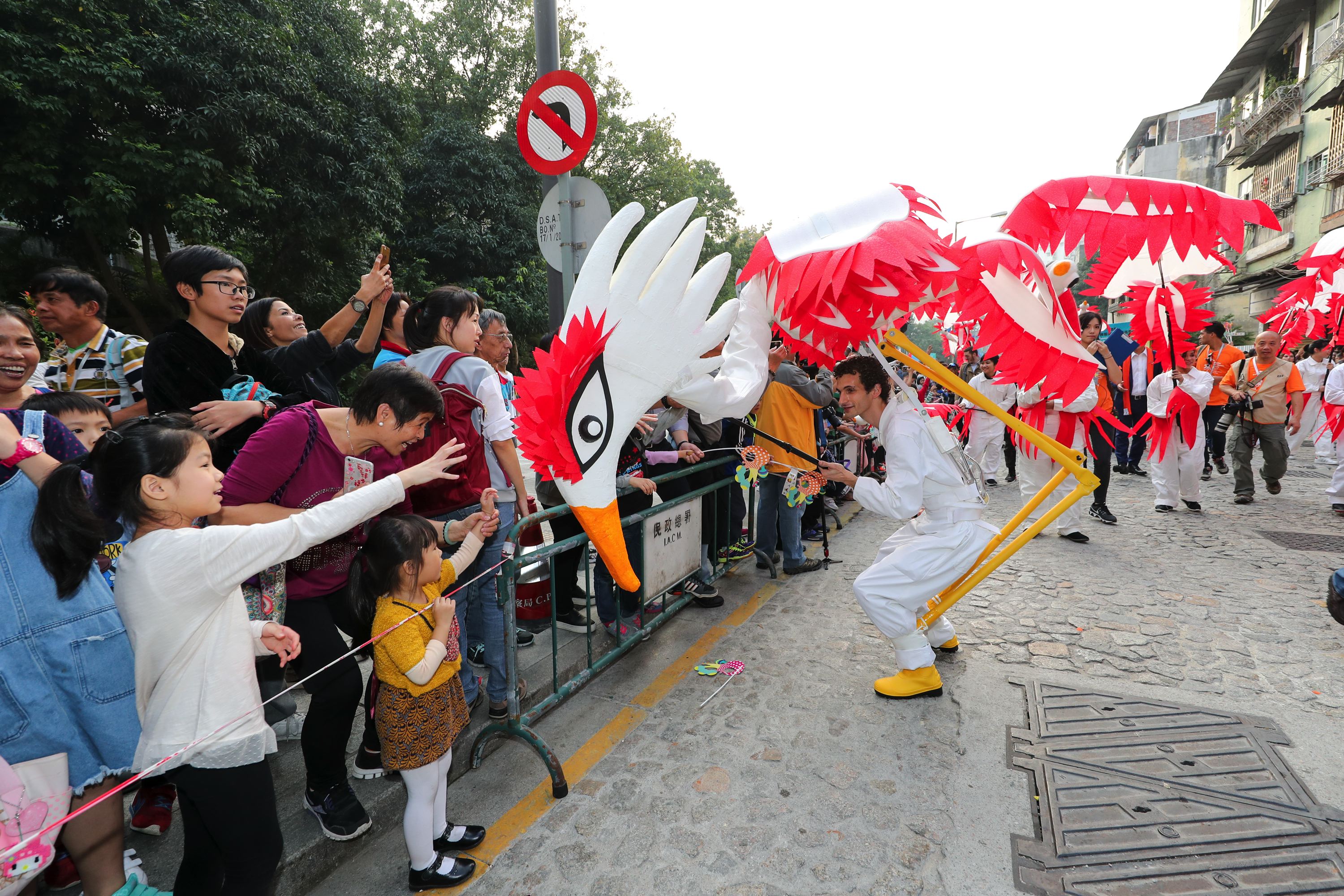 The local community of Macau enjoys the parade during the Lusofonia Festival. Photo Courtesy of the Instituto Cultural de Macau. The local community of Macau enjoys the parade during the Lusofonia Festival. Photo Courtesy of the Instituto Cultural de Macau.