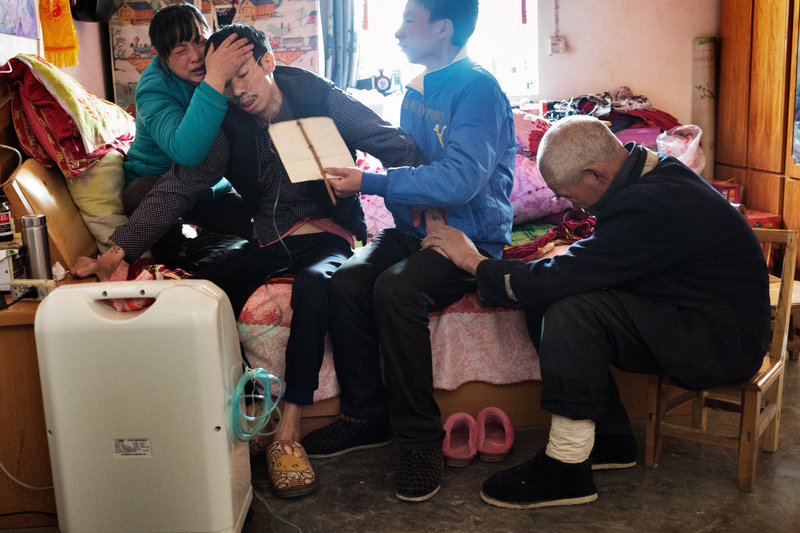 China Taking Photos of a Dying Man Pulitzer Center
