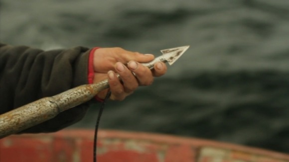 The captain preparing his harpoon for hunting. Image by Jim Wickens/Ecostorm/ITV News. Peru, 2013. Media file: wickens1.jpg