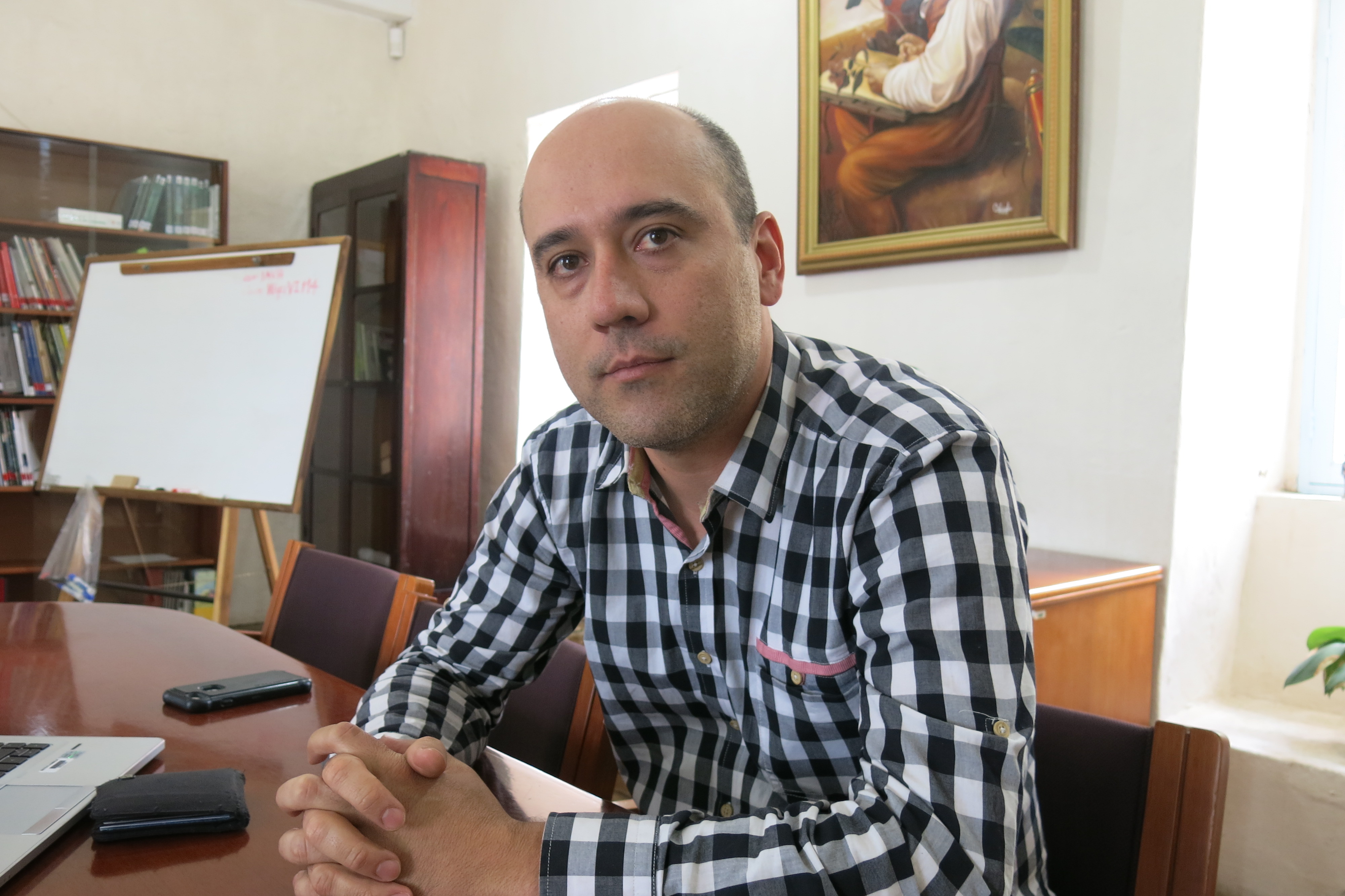Ornithologist Andrés Cuervo, head of collections at the Humboldt Institute. Image by Lisa Palmer. Colombia, 2017. Ornithologist Andrés Cuervo, head of collections at the Humboldt Institute. Image by Lisa Palmer. Colombia, 2017.