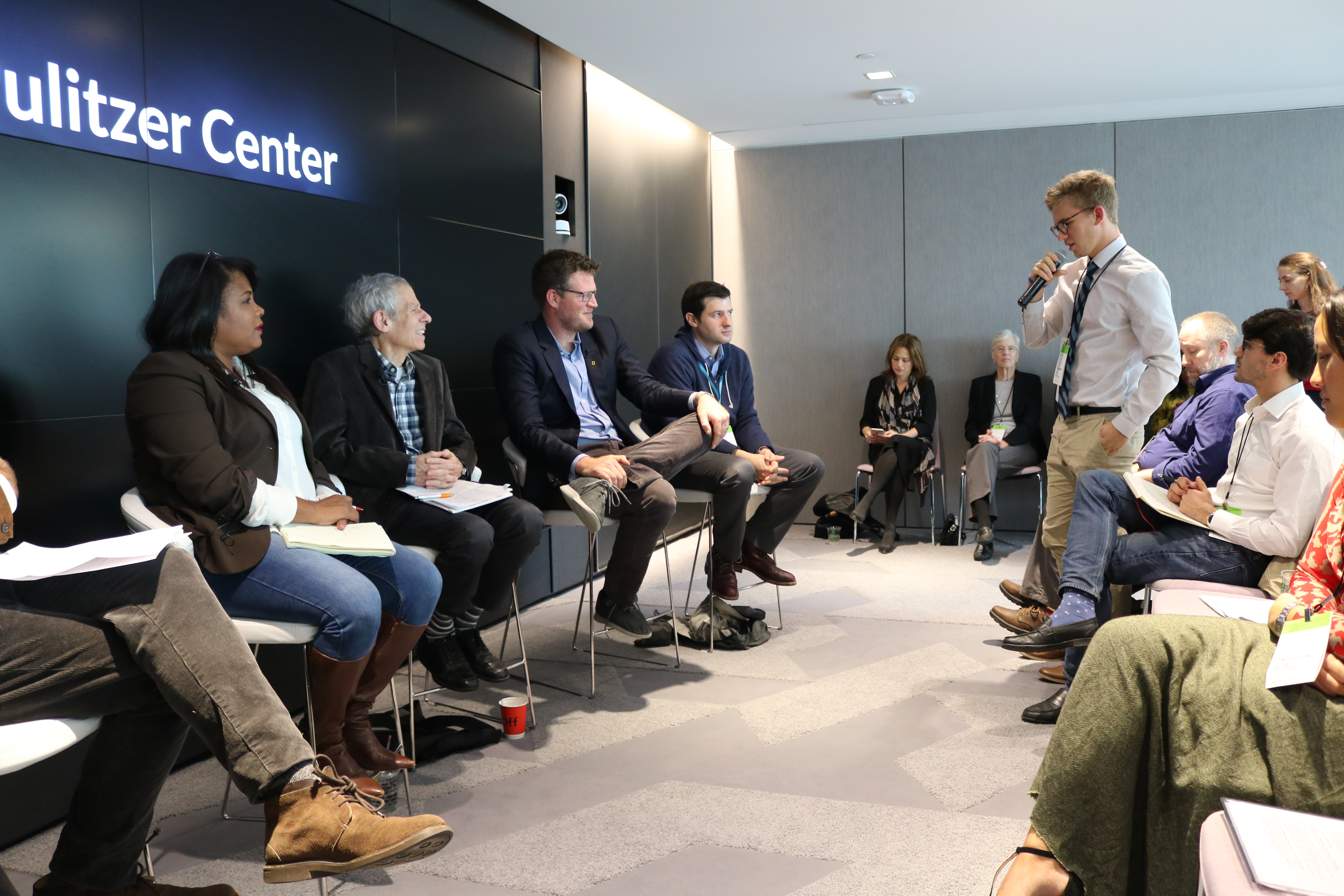 Student fellow Jared Olson asks a question during the "On Pitching" panel. Image by Karena Phan. United States, 2018. Student fellow Jared Olson asks a question during the "On Pitching" panel. Image by Karena Phan. United States, 2018.