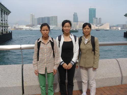 Three former factory workers who have high levels of cadmium in their blood and serious medical problems from making nickel-cadmium batteries for U.S. export. Left to right: Chen Honghuan, Liu Hongmei and Xie Xinrong. Image by Loretta Tofani. China, 2007. Media file: 1083.jpg