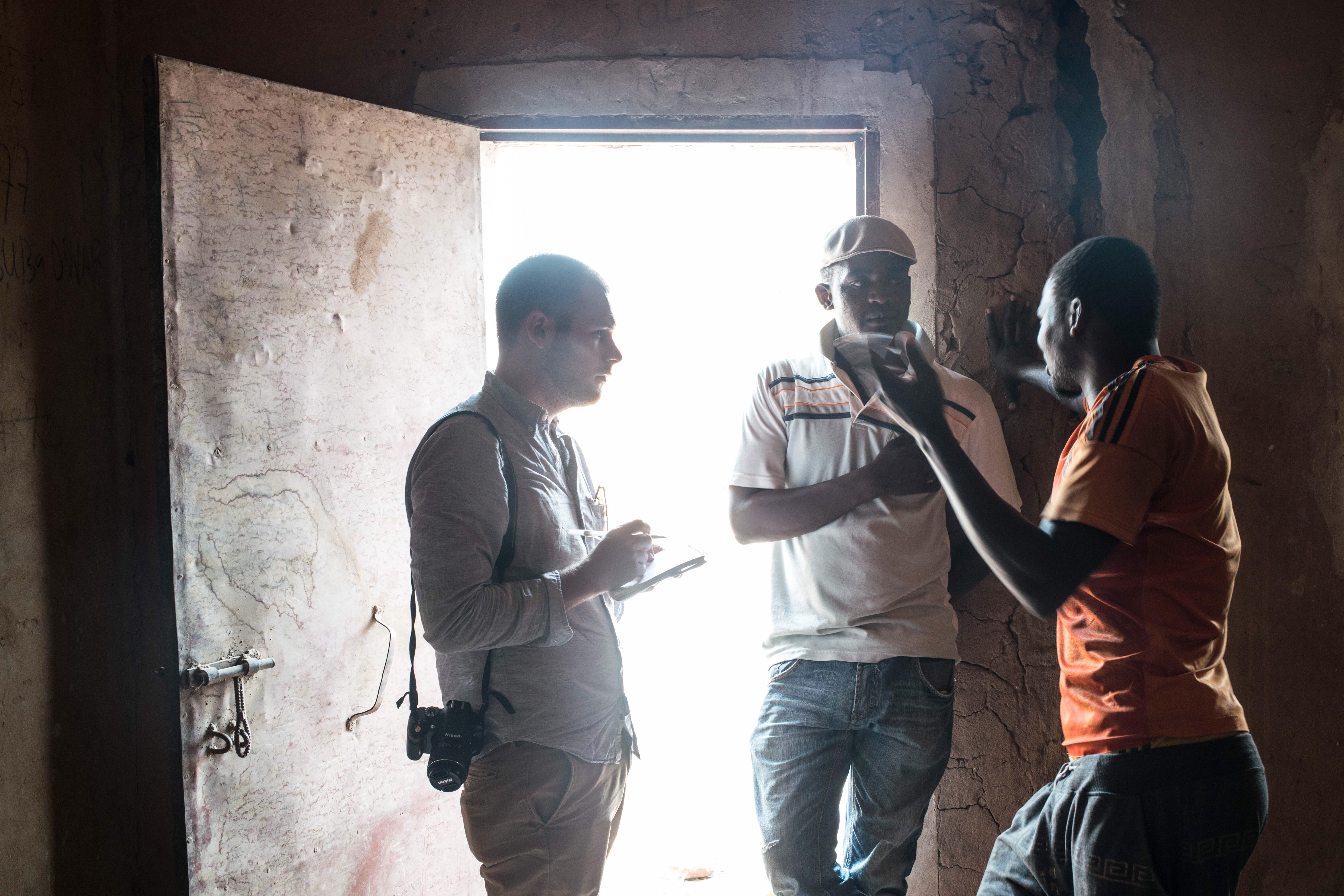 Ty McCormick speaks with migrants in a so-called migrant "ghetto" in Agadez. Image by -- Niger, 2017.