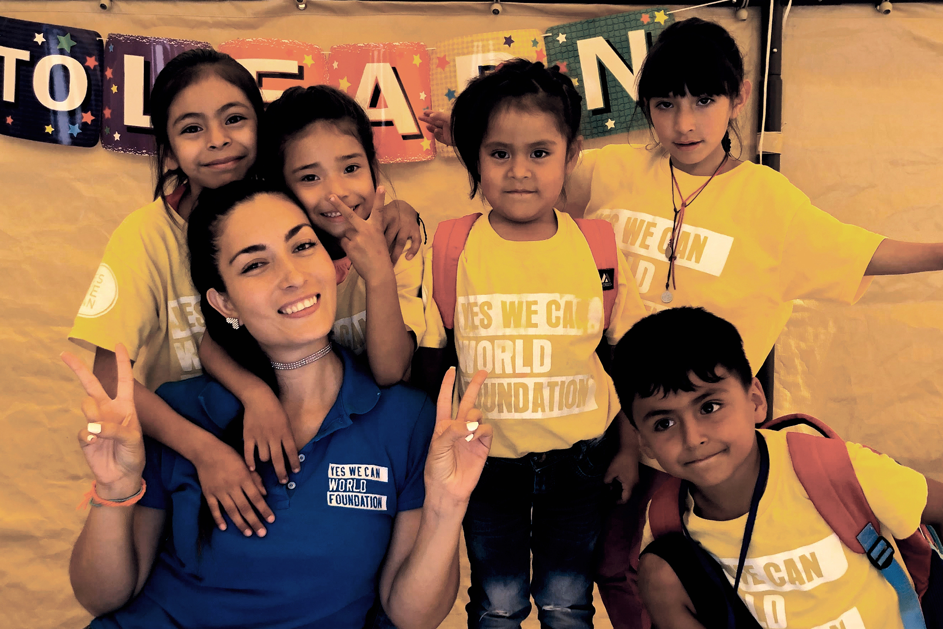 Estefanía Rebellón and students of the Yes We Can Foundation school. Image by Jaime Joyce. Mexico, 2019. Estefanía Rebellón and students of the Yes We Can Foundation school. Image by Jaime Joyce. Mexico, 2019.