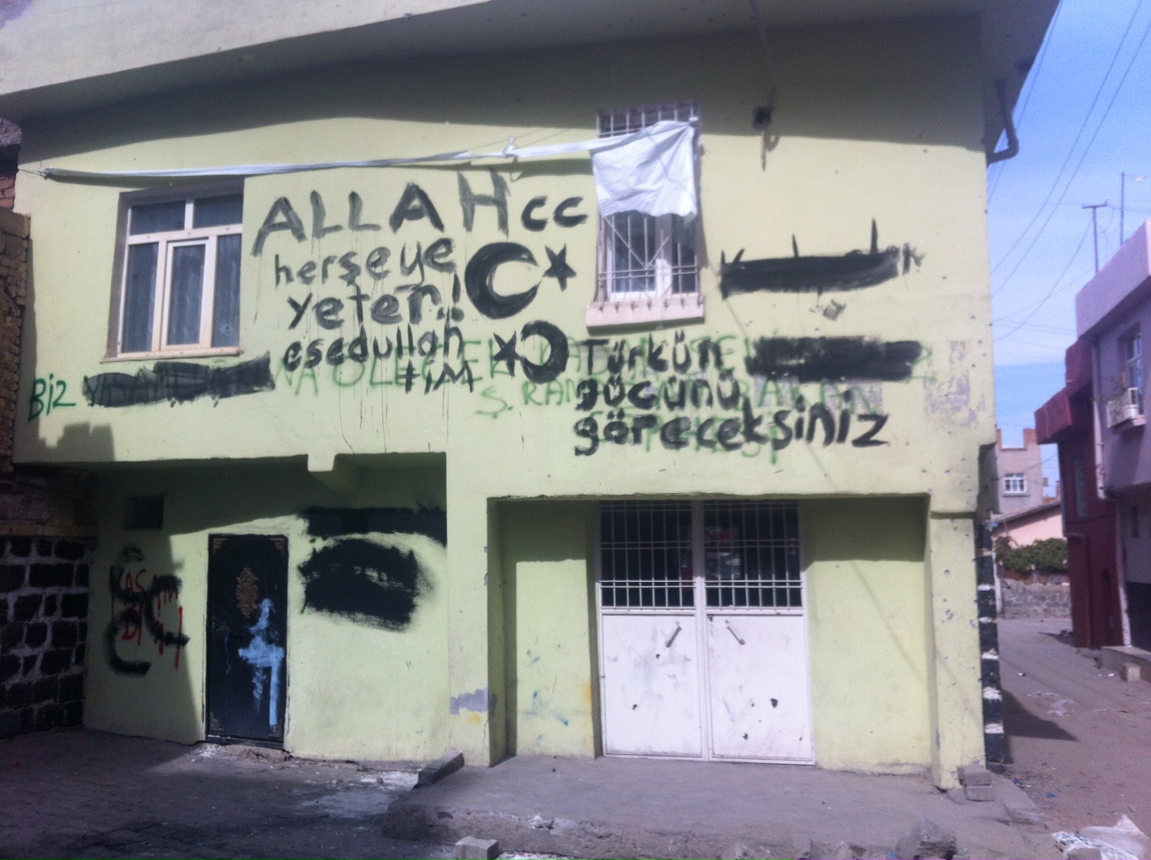 A graffiti-daubed house in the old walled city, in Diyarbakir, the main city in the Kurdish-majority southeast of Turkey. The graffiti says, 'you will see the strength of the Turk,' as well as exhortations to God, and was left by Turkish soldiers who recently fought running battles with Kurdish nationalists who had declared the walled city an autonomous zone. Image by Christopher de Bellaigue. Turkey, 2015. A graffiti-daubed house in the old walled city, in Diyarbakir, the main city in the Kurdish-majority southeast of Turkey. The graffiti says, 'you will see the strength of the Turk,' as well as exhortations to God, and was left by Turkish soldiers who recently fought running battles with Kurdish nationalists who had declared the walled city an autonomous zone. Image by Christopher de Bellaigue. Turkey, 2015.