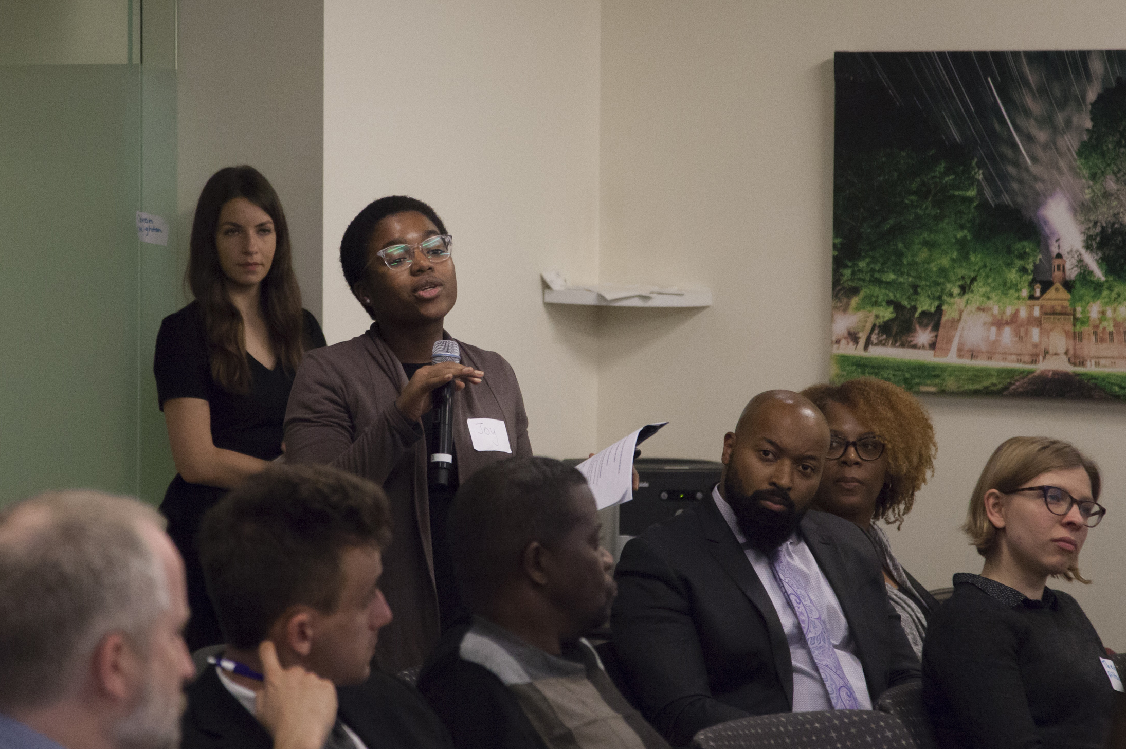 Joy Ikekhua (Spelman College) poses a question to the global health panel. Image by Jin Ding. United States, 2018. Joy Ikekhua (Spelman College) poses a question to the global health panel. Image by Jin Ding. United States, 2018.