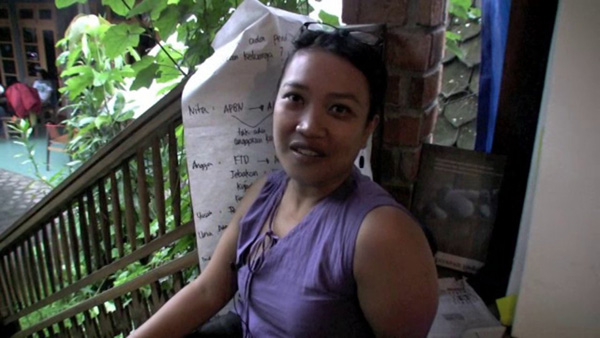 Inna Hudaya, founder of Samsara, an information center on abortion in Indonesia. Image by Tom Hundley. Indonesia, 2014. Media file: inna-web.jpg