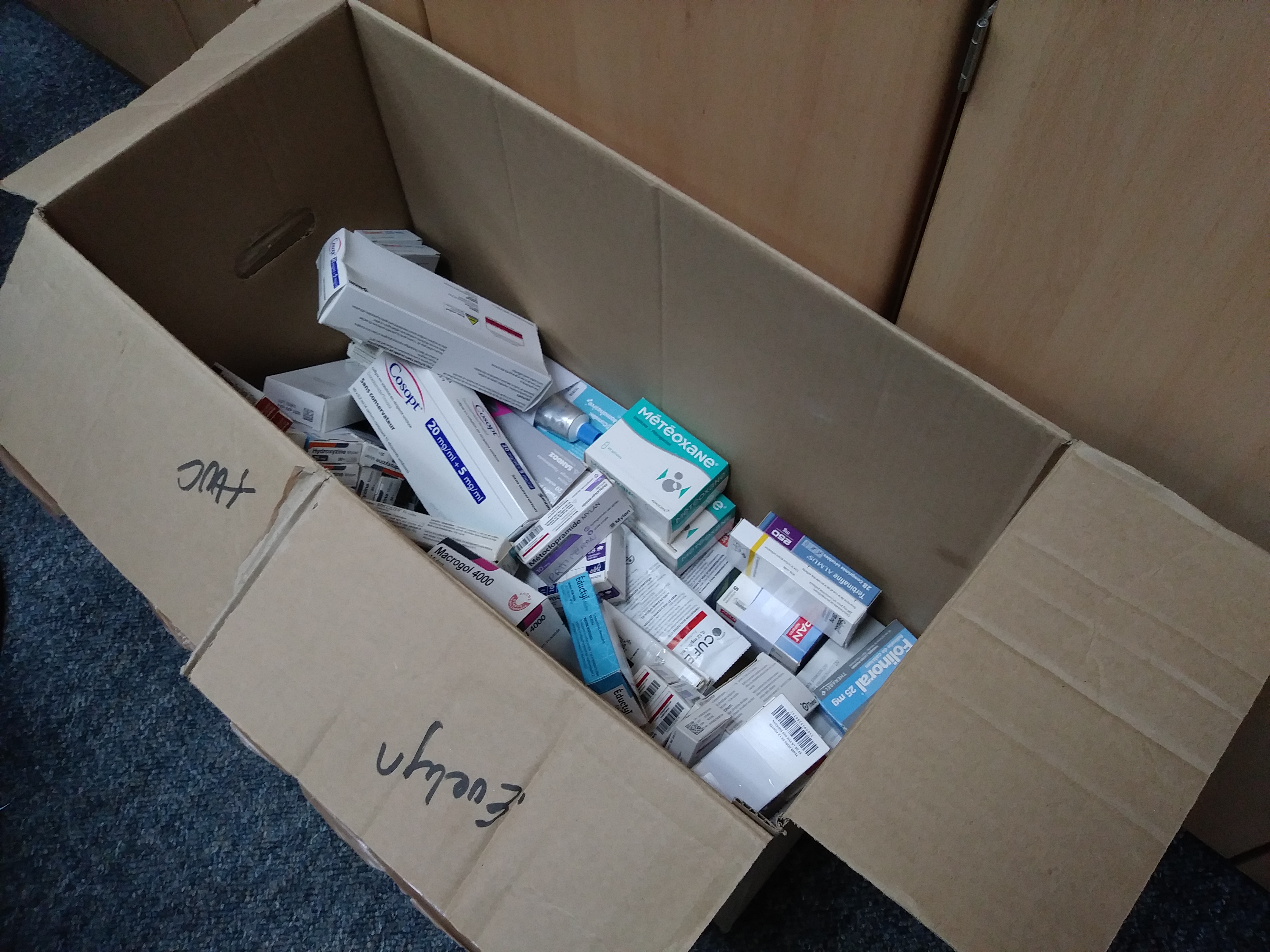 Medicine is collected in boxes at the offices of the National Organization of Transplants of Venezuela (ONTV) to be donated to dialysis and transplant patients. Image by Flaviana Sandoval. Venezuela, 2018. Medicine is collected in boxes at the offices of the National Organization of Transplants of Venezuela (ONTV) to be donated to dialysis and transplant patients. Image by Flaviana Sandoval. Venezuela, 2018.