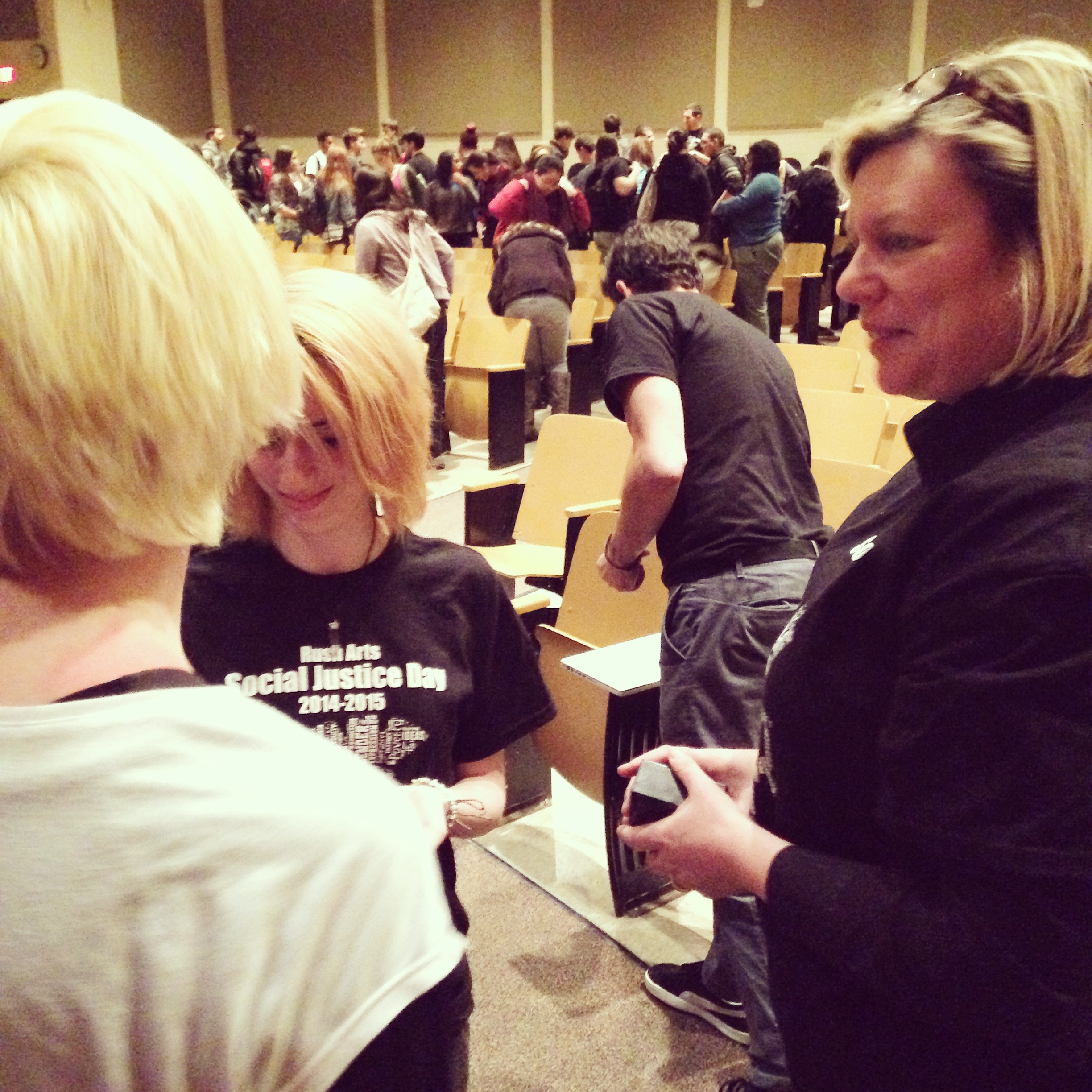 Ben Rush students talk with filmmaker Fiona Lloyd-Davies (right). Image by Mark Schulte. Philadelphia, 2014. Media file: fiona.jpg
