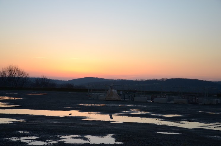 A shale gas pad at sunset. Image by Dimiter Kenarov. United States, 2012. Media file: dpk_5318.jpg