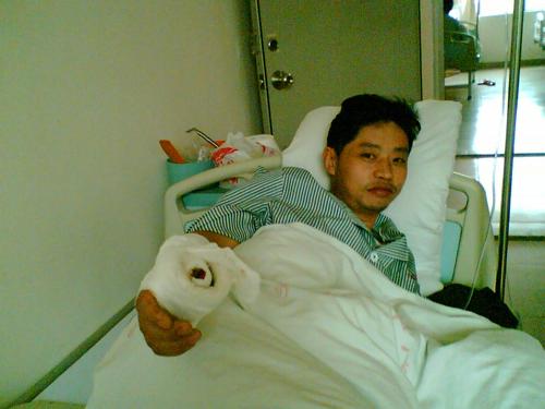 Ho Yongjiang, 39, lost part of his thumb while making furniture that was exported to New York and California. Mr. Ho was using a saw that did not have a guard, which is required under International Labor Organization rules for factories. Image by Loretta Tofani. China, 2007. Media file: 1101.jpg