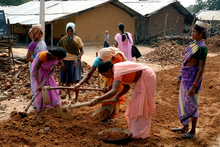 Tribal women constructing a road at Dornapal camp. With more than 17,000 people, it’s the largest of 22 official government camps in the Bastar region. Media file: 1110.jpg