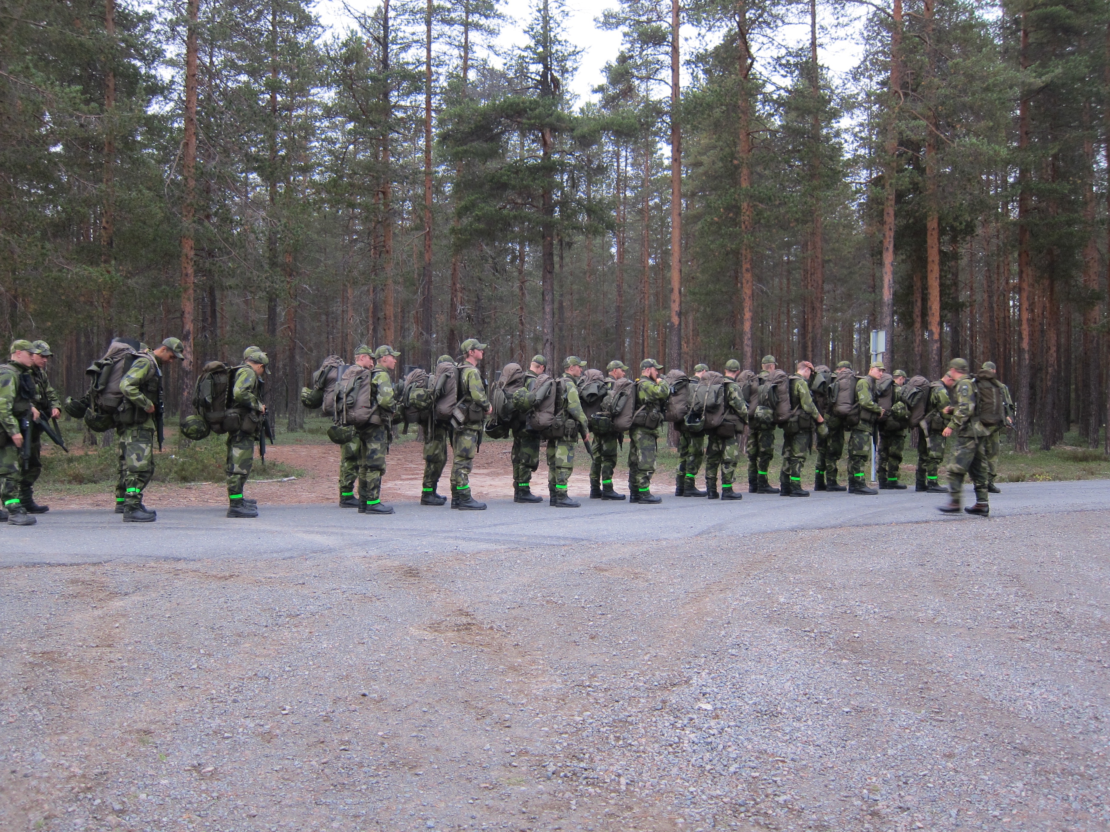 Swedish recruits prepare to step off on a hike. Image by Teresa Fazio. Sweden, 2018. Swedish recruits prepare to step off on a hike. Image by Teresa Fazio. Sweden, 2018.