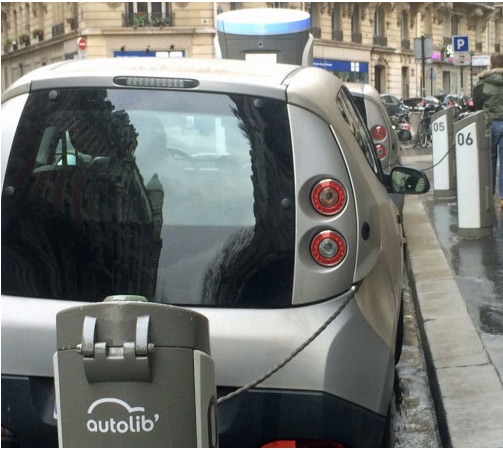 One Autobib charging station is outside the renowned Sorbonne University in Paris. It’s a good location for such cars, since 60 percent of Autolib customers are under 35 years old. Image by Dan Grossman. France, 2015.