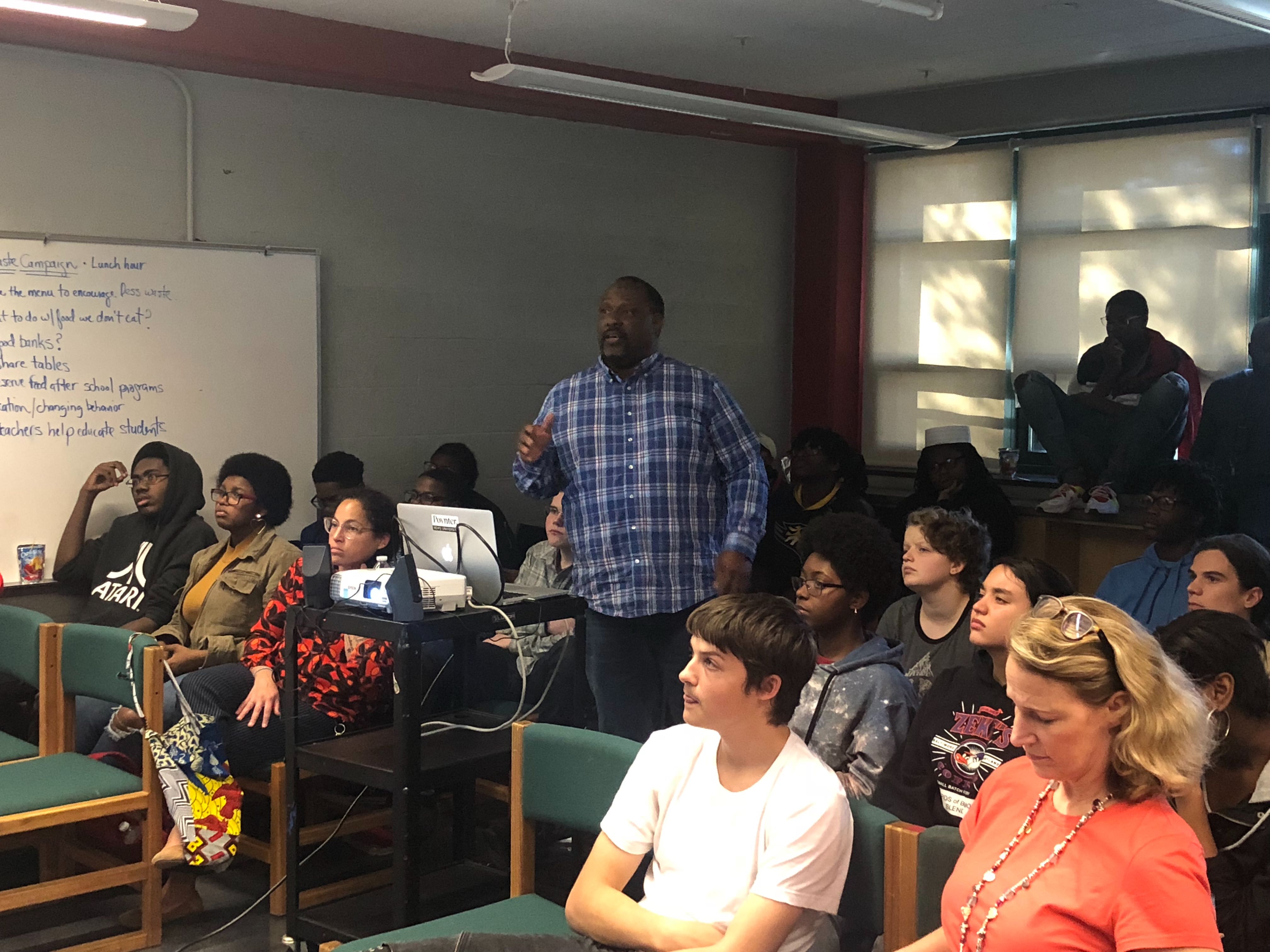 Journalist Kevin Richardson from the Baltimore Sun presents to students at Bard Early College High School in Baltimore. Image by Hannah Berk. United States, 2019. Journalist Kevin Richardson from the Baltimore Sun presents to students at Bard Early College High School in Baltimore. Image by Hannah Berk. United States, 2019.