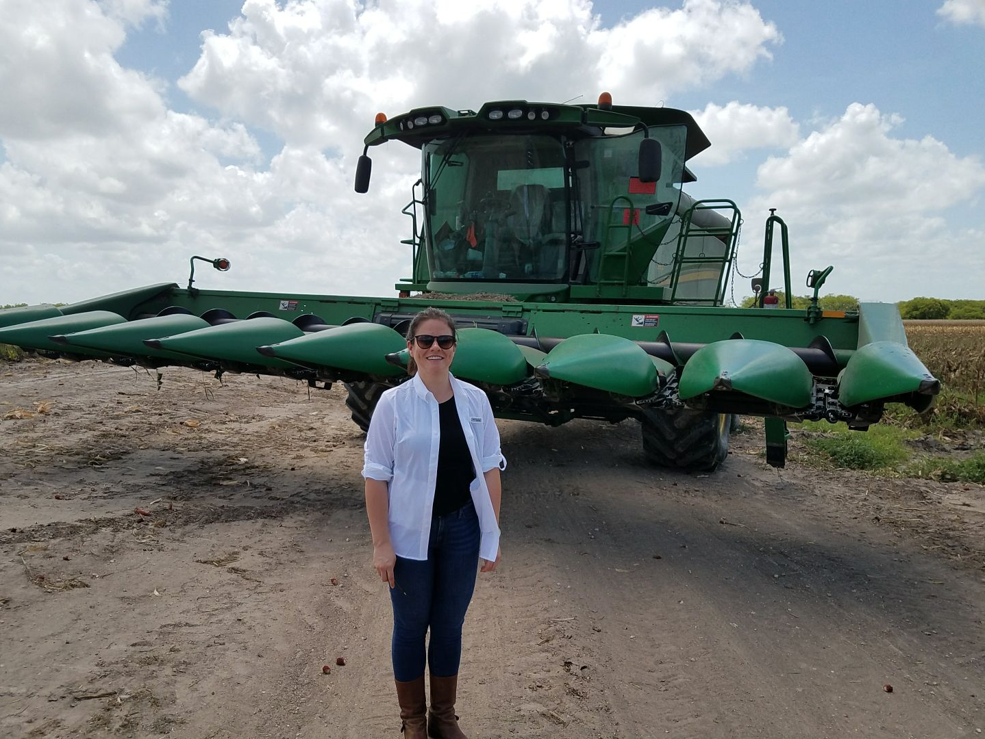 The Texas Tribune’s Kiah Collier poses in front of a combine in the Rio Grande Valley of Texas during a reporting trip for the project. Image by Julián Aguilar. United States, 2017. The Texas Tribune’s Kiah Collier poses in front of a combine in the Rio Grande Valley of Texas during a reporting trip for the project. Image by Julián Aguilar. United States, 2017.