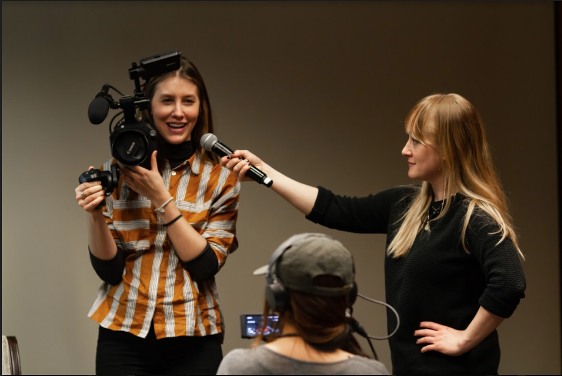 Fimmakers Hanna Miller (left) and Luisa Conlon (right) demonstrate how to use a camera. Image by Claire Seaton. Washington, DC, 2018. Fimmakers Hanna Miller (left) and Luisa Conlon (right) demonstrate how to use a camera. Image by Claire Seaton. Washington, DC, 2018.