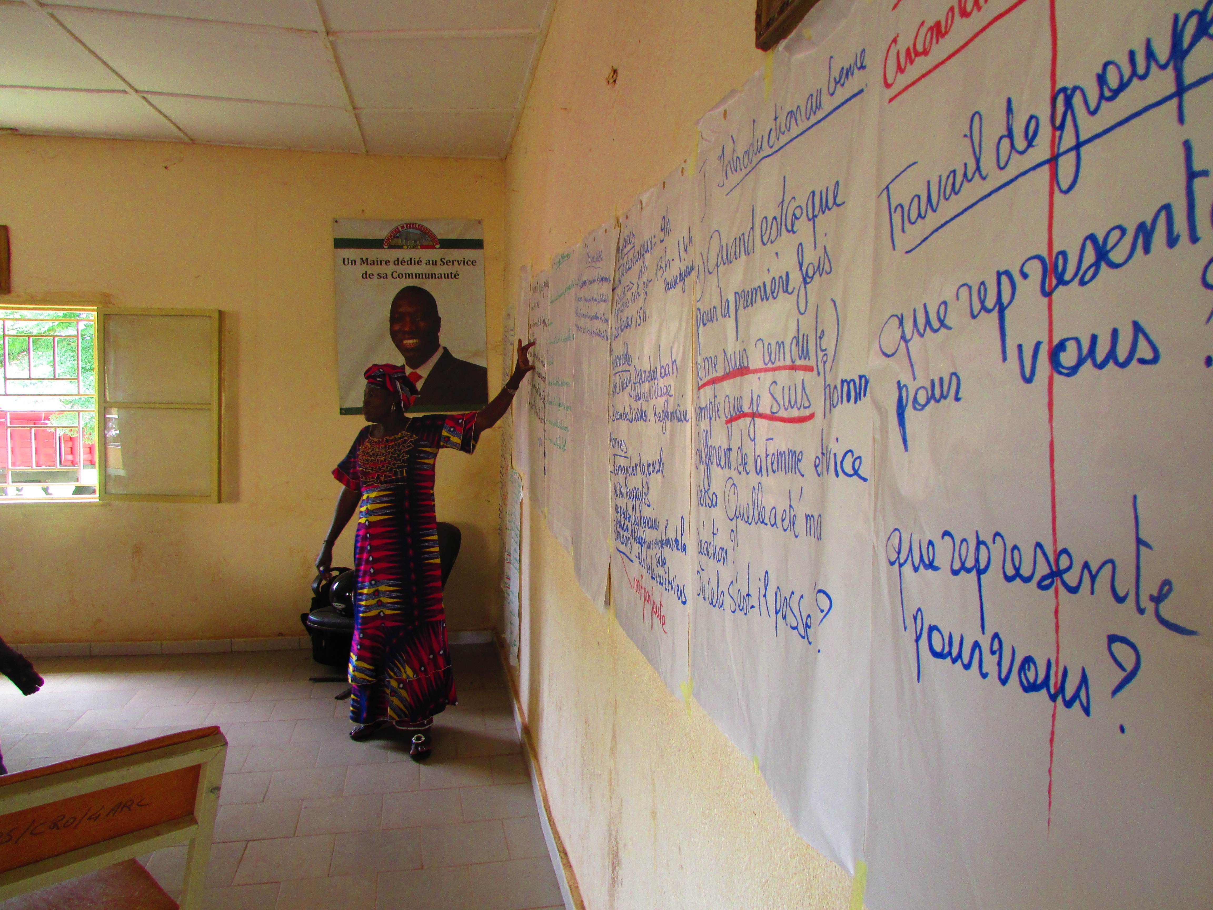 Virginie Moukoro, President of Association pour la Promotion des Droits et du Bien Être de la Femme, conducts a training to challenge gender roles and debunk stereotypes about men and women in Malian society to local leaders in Ouelessebougou. Image by Kateri Donahoe. Mali, 2015. Media file: img_1049.jpg