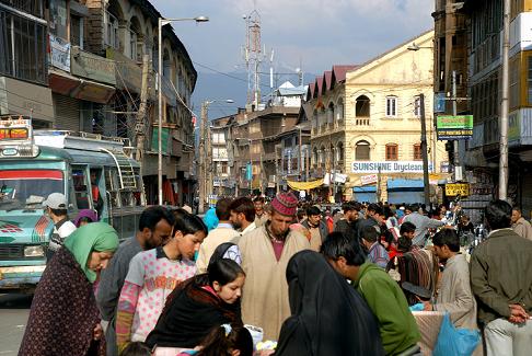 Street markets are buzzing again on Lal Chowk, downtown Srinagar. Media file: 1297.jpg