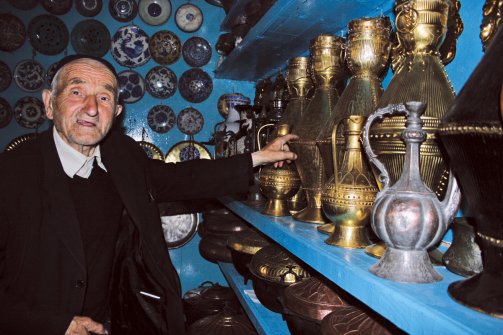 Gadji Amar Izabakarov shows off his handiwork. Image by Anna Nemtsova. Russia, 2012. Media file: 1346636548736.cached.jpg