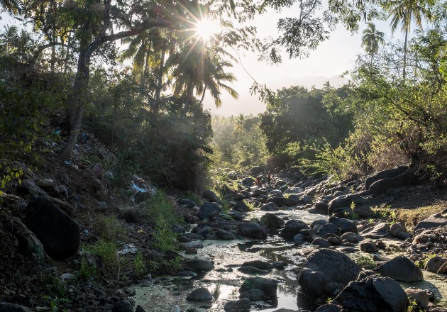 Los ríos como el Gombeni casi se han secado en la temporada de sequía en Anjouan, parte de las Comoras. Foto por Tommy Trenchard/The New York Times. Comoros, 2019. Los ríos como el Gombeni casi se han secado en la temporada de sequía en Anjouan, parte de las Comoras. Foto por Tommy Trenchard/The New York Times. Comoros, 2019.