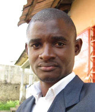 Pulitzer Center grantee Christian Locked dressed in a suit.