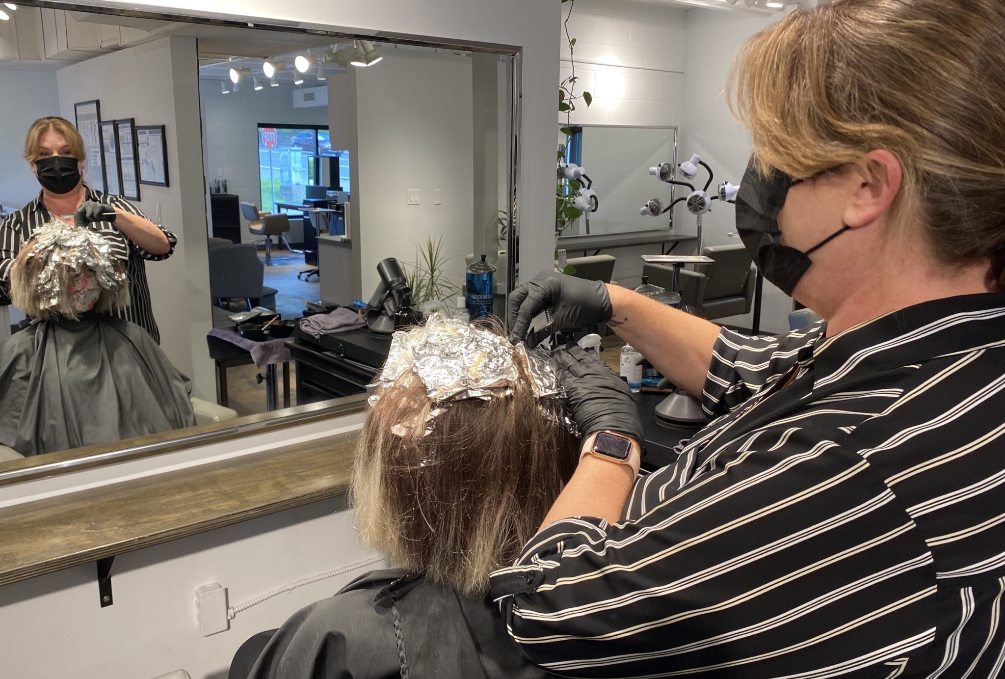 Betsy Briggs Cathcart at work in her salon BBC, one of the first to host the Shear Haven trainings in Nashville. Image by Natasha Senjanovic. United States. Betsy Briggs Cathcart works on a customer's hair in her salon. Image by Natasha Senjanovic. United States.