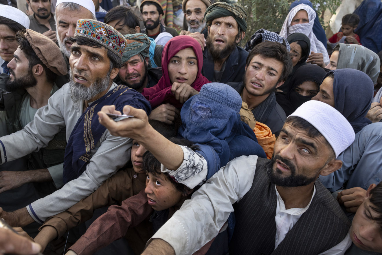 GettyImages-1234606368-1320x880.jpg people