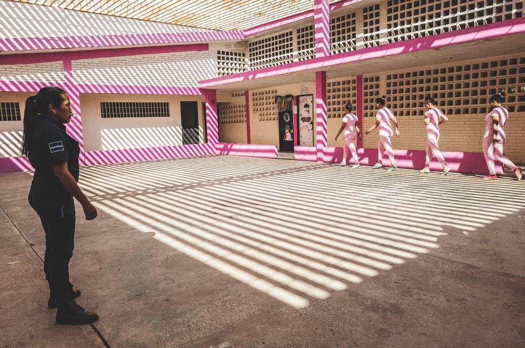 06jail8-jumbo.jpg Women in pink