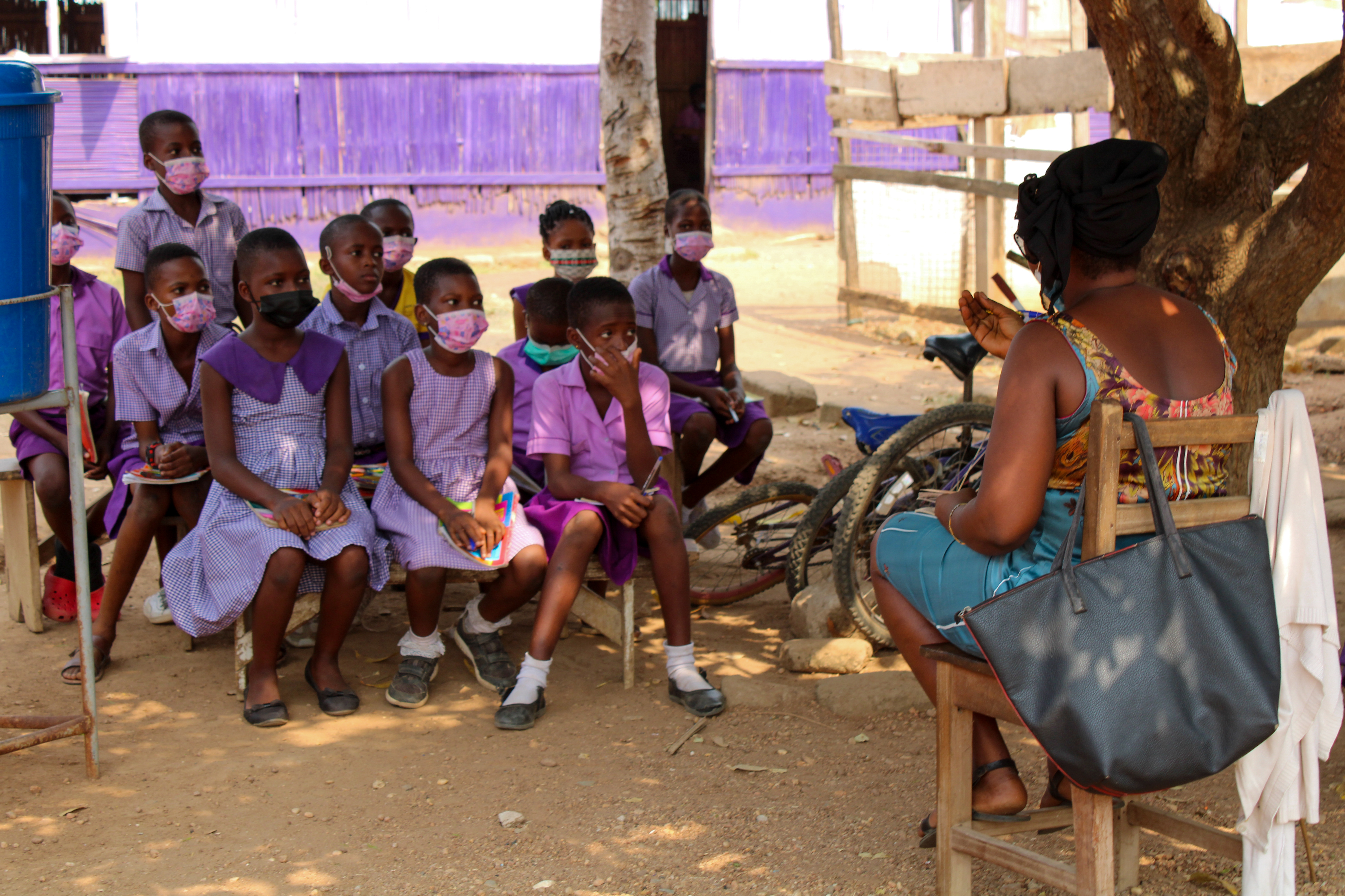 LIVING10_PHENGSITTHY.jpg children attend class outside