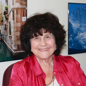 Iris Rotberg Headshot