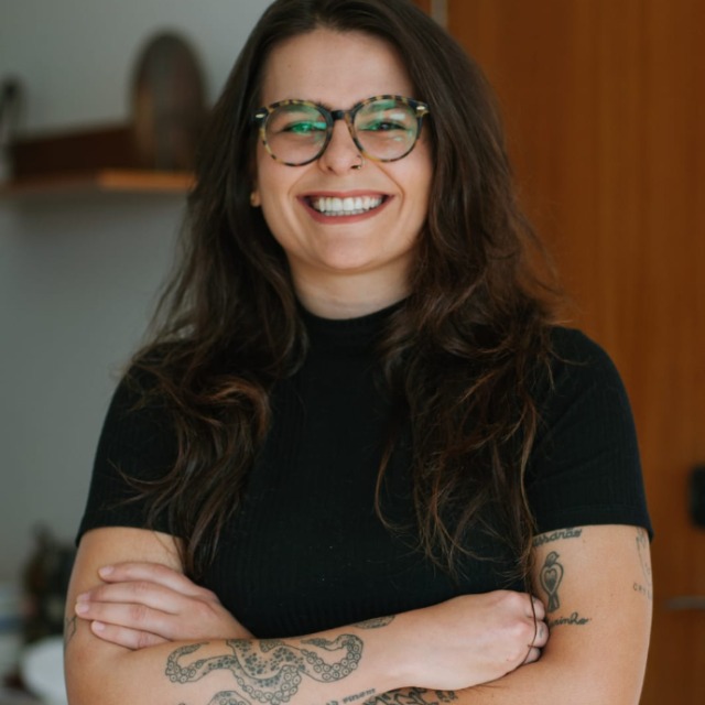 Chloé Pinheiro headshot.